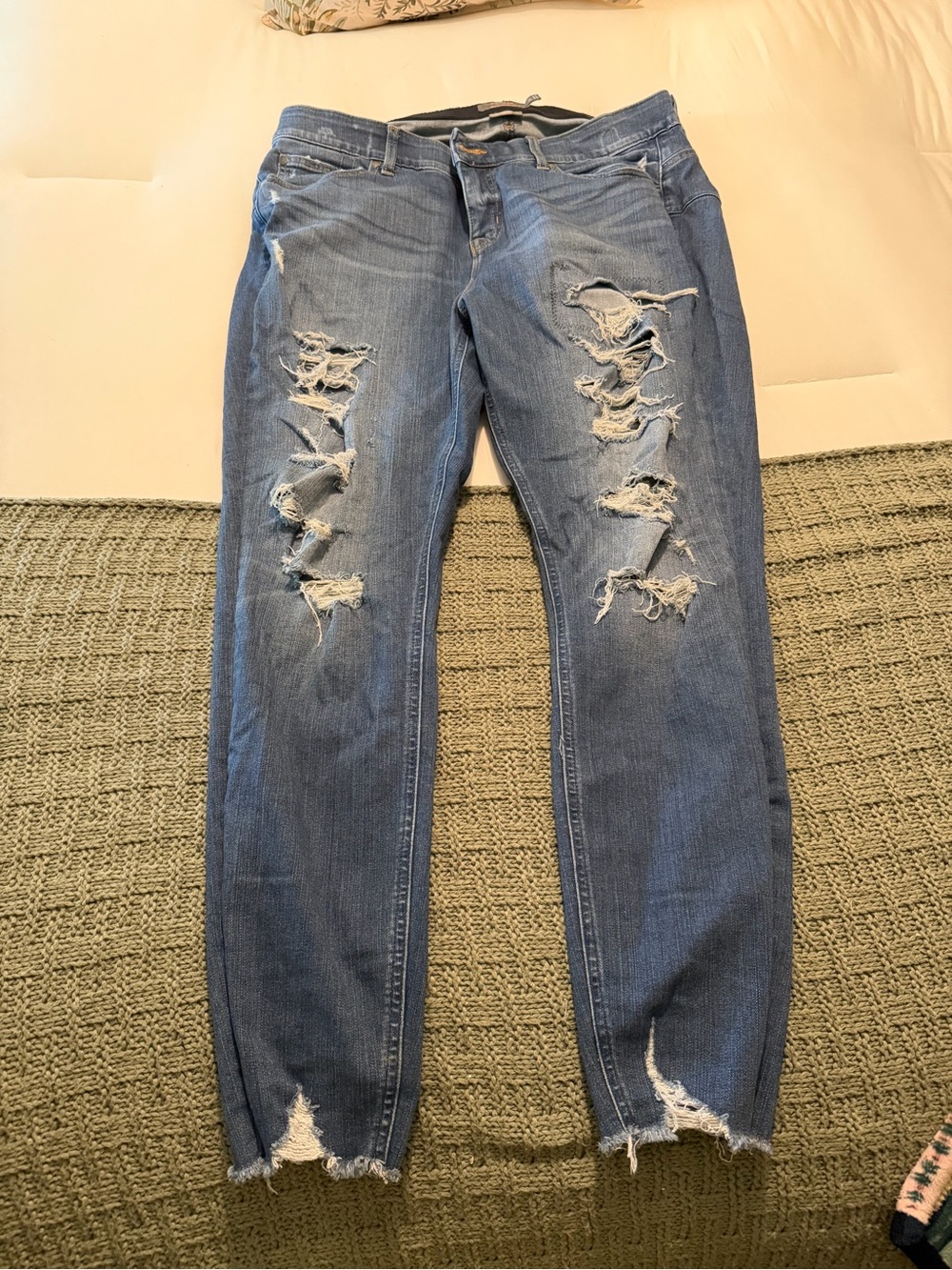 Torrid size 18- Women's Distressed Ripped skinny Jeans